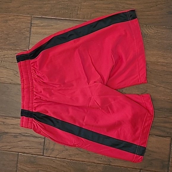 GA Bulldogs athletic shorts size Medium (12-14) - Picture 2 of 4